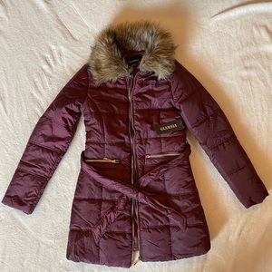 Maroon Puffer jacket with faux fur collar
